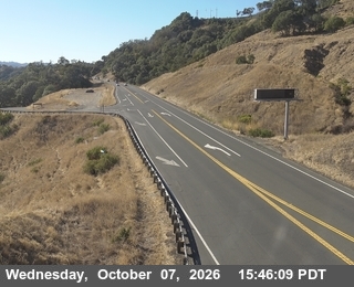The road at East Of US-101 - Looking West, live
