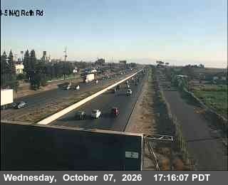 The road at 138 - SB I-5 north of Roth Rd, live