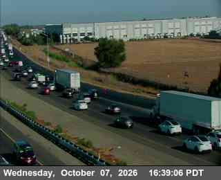 The road at 33 - WB I-205 East of MacArthur Drive, live