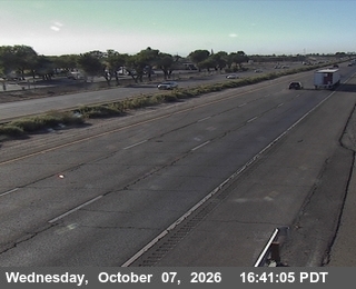 The road at 55 - NB SR-99 Turlock Rest Stop RWIS/OUT, live