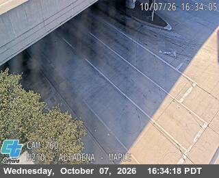 The road at Altadena-Maple, live