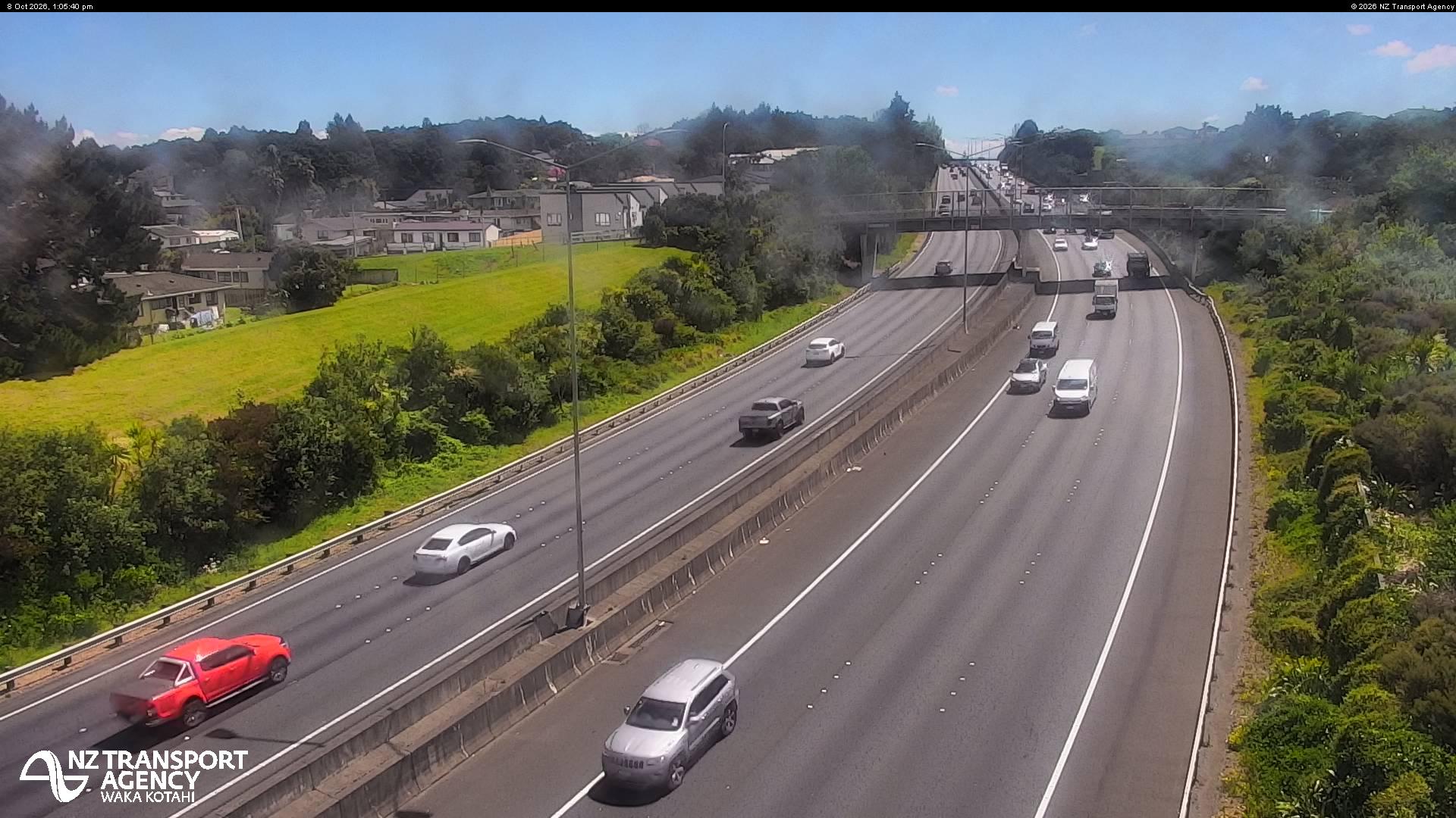 The road at SH1 Alfriston Rd Overbridge, live
