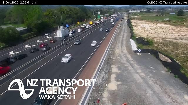 The road at SH1 Park Estate Rd Overbridge, live