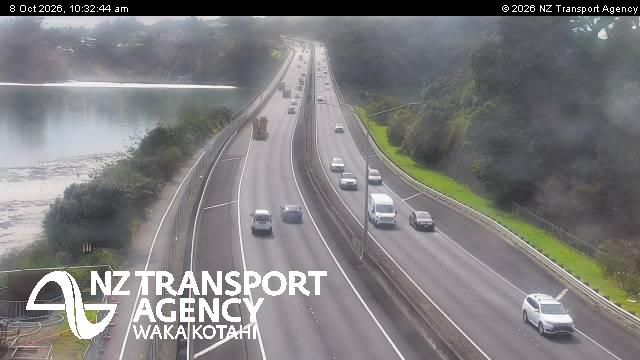 The road at SH18 Upper Harbour Bridge, live