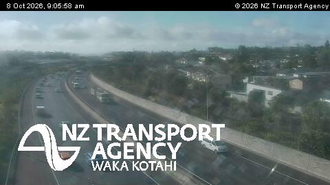 The road at SH20 Hayr Rd Overbridge, live