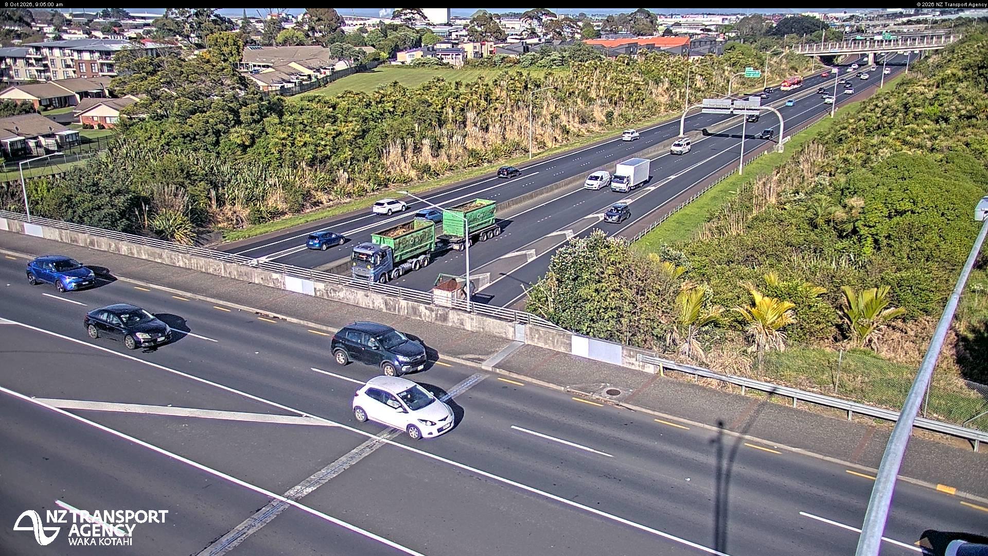 The road at SH20 Gt South Rd, live