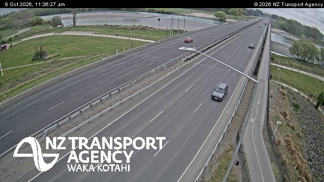 The road at SH1 Waimakariri Bridge, live