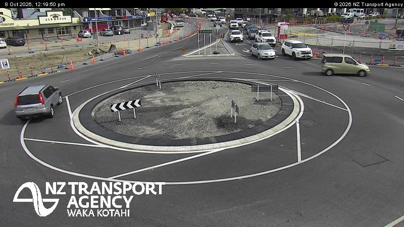 The road at SH6/SH6A Frankton Roundabout, live