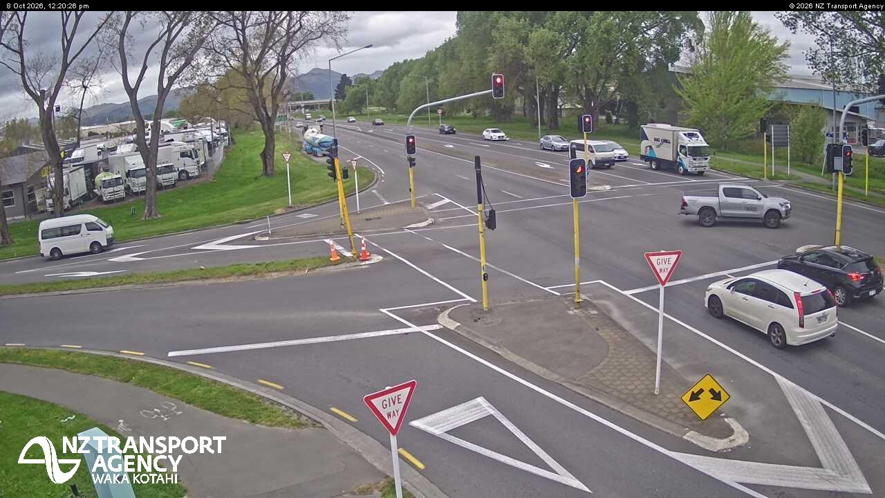 The road at SH73 Lunns Rd, live