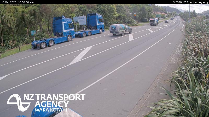 The road at SH1 Picton North, live