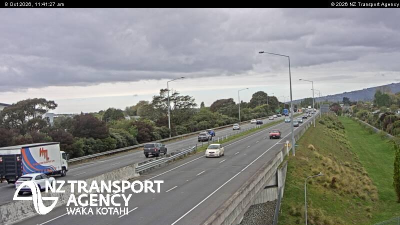The road at SH76 Wrights Rd East, live