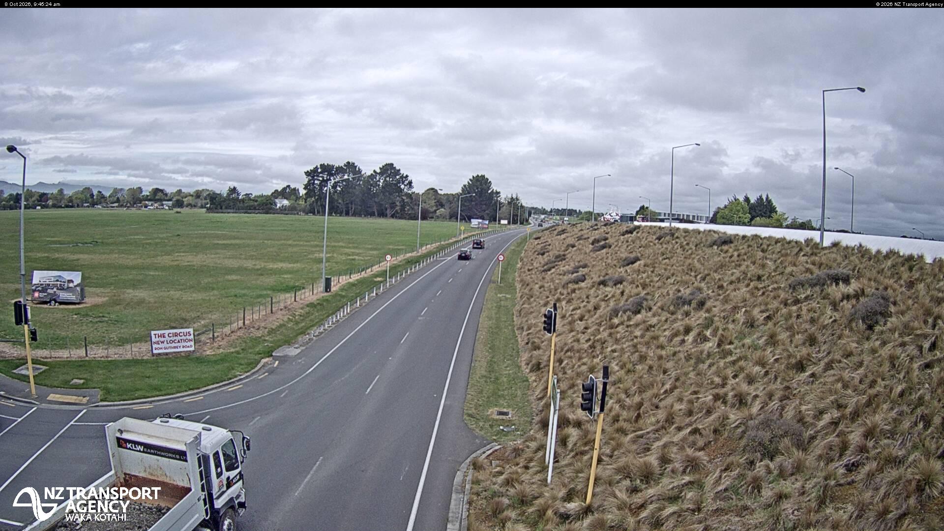 The road at SH1 Memorial Ave East, live