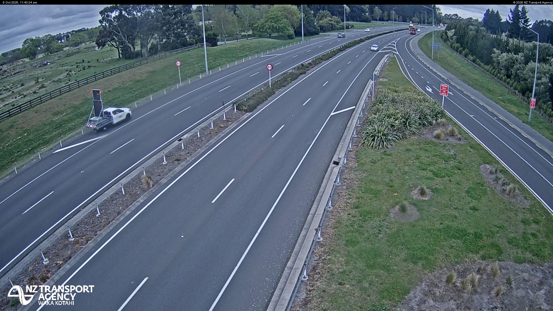The road at SH1 Gardiners Rd, live