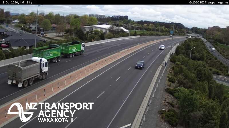 The road at SH1 WBB Groynes Dr South, live