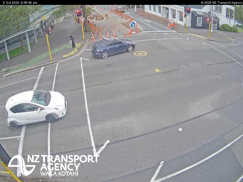 The road at SH1 Albany St South, live