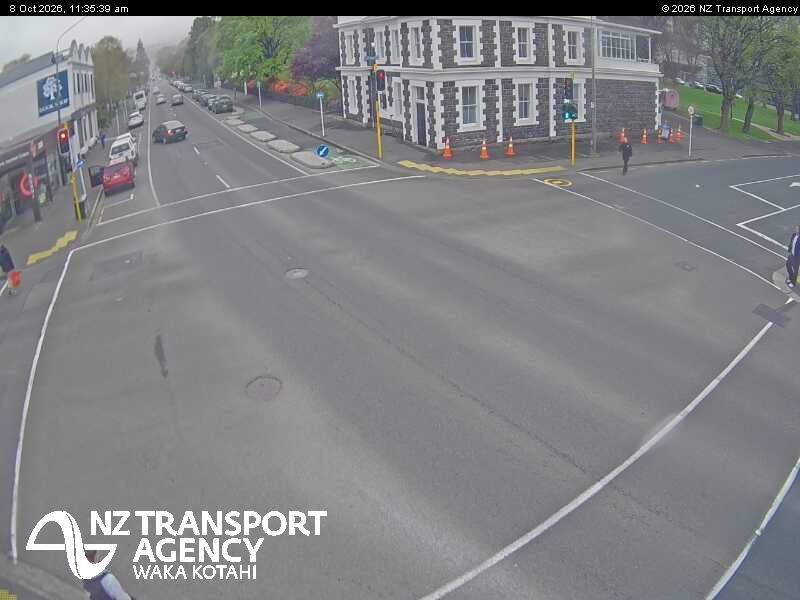 The road at SH1 Albany St North, live