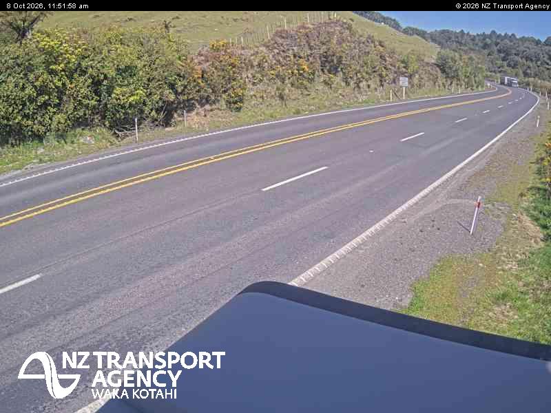 The road at Kaimai Summit, live