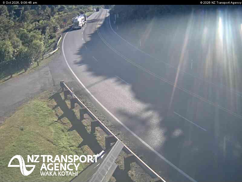 The road at Kaimai Lookout Westbound, live