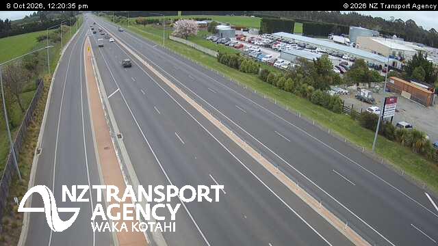 The road at SH1 Berketts Rd, live