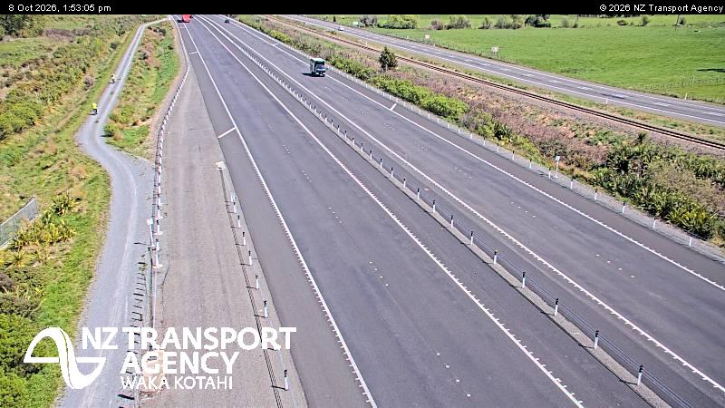 The road at SH1 Gear Rd Emergency Access, live