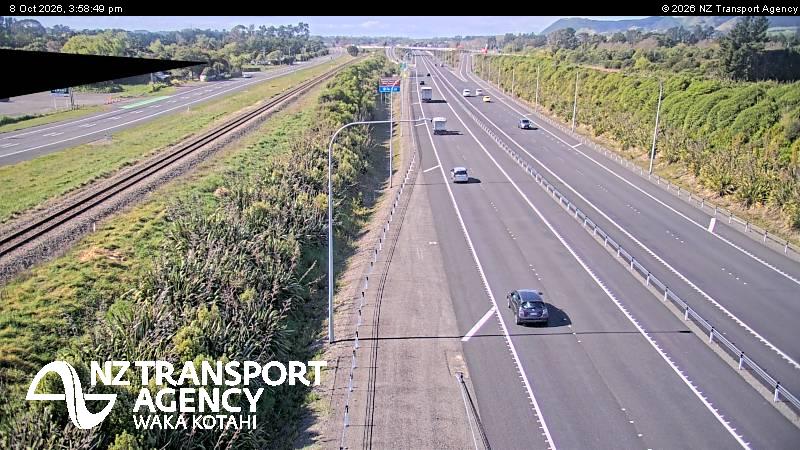The road at SH1 Old Hautere Rd, live