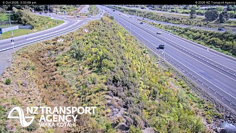 The road at SH1 Otaki Gorge Rd, live
