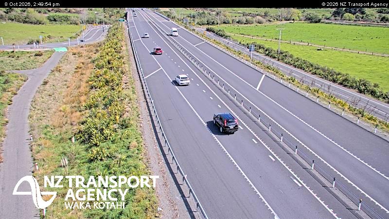 The road at SH1 Waitohu Stream, live