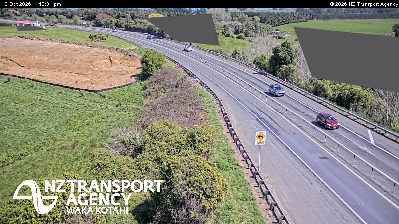 The road at SH1 Lawlors Rd, live