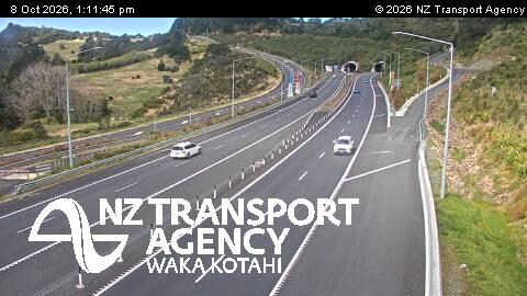 The road at SH1 Johnstones Hill Tunnels, live