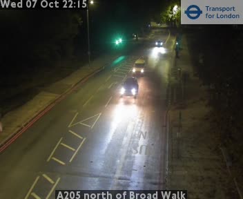 The road at A205 north of Broad Walk, live