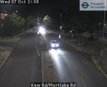 The road at Kew Rd/Mortlake Rd, live
