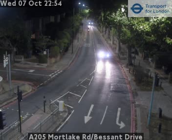 The road at A205 Mortlake Rd/Bessant Drive, live
